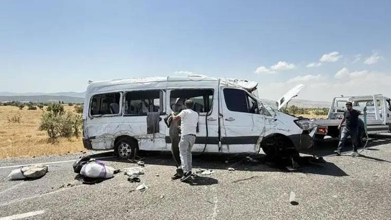Diyarbakırda nişan yolunda feci kaza Ölü sayısı 7ye yükseldi