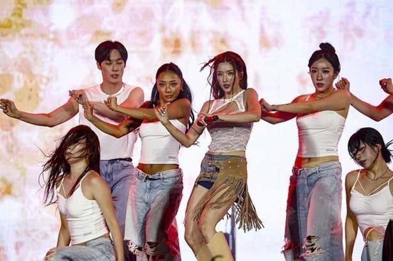 İstanbul’da K-Pop fırtınası ATEEZ ve Kwon Eunbi sahneyi salladı