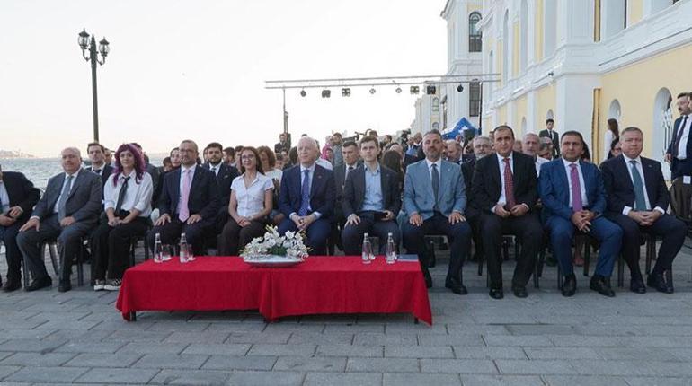 YKS Türkiye birincilerine Togg ödülü 3 Kabataşlı öğrenci anahtarlarını aldı