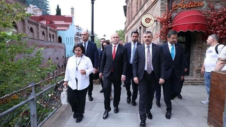 Gürcistan, Türkiyenin aradığı 11 kişiyi iade etti Bakan Çiftçi duyurdu