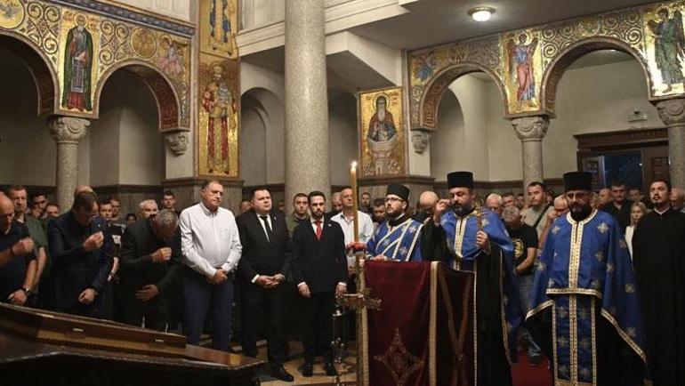 Savaş suçlusu Mladiçin cenazesi Sırbistana getirildi Askeri törenle karşılandı