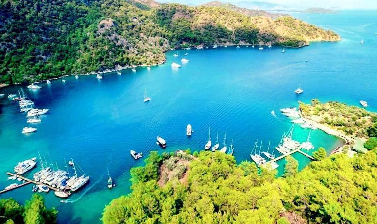 Sarı sonbaharda maviye kaçış