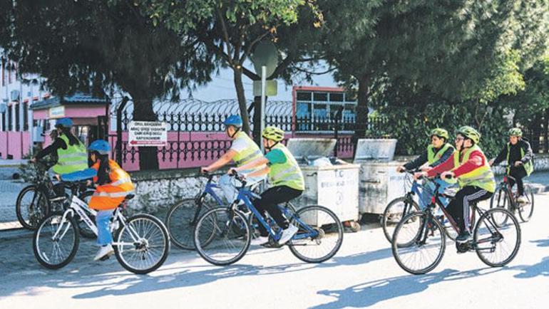Bir bisikletle değişen okul