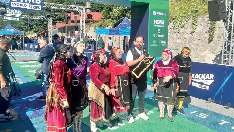 Tulumla başladı horonla bitti