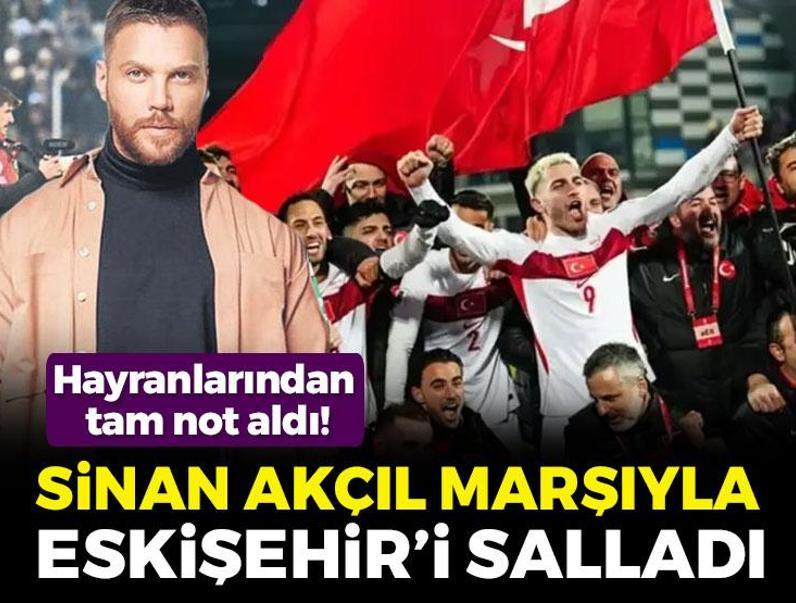 Sinan Akçıl yeni marşıyla Eskişehir konserini zirveye çıkardı! Hayranlarından böyle tam not aldı!