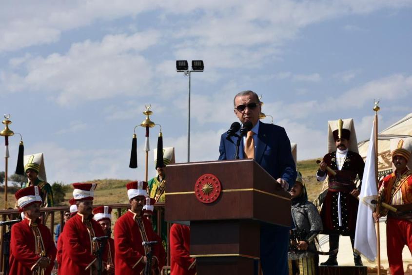 Son dakika: Cumhurbaşkanı Erdoğan Ahlattan duyurdu: Mücadelemiz bitmeyecek